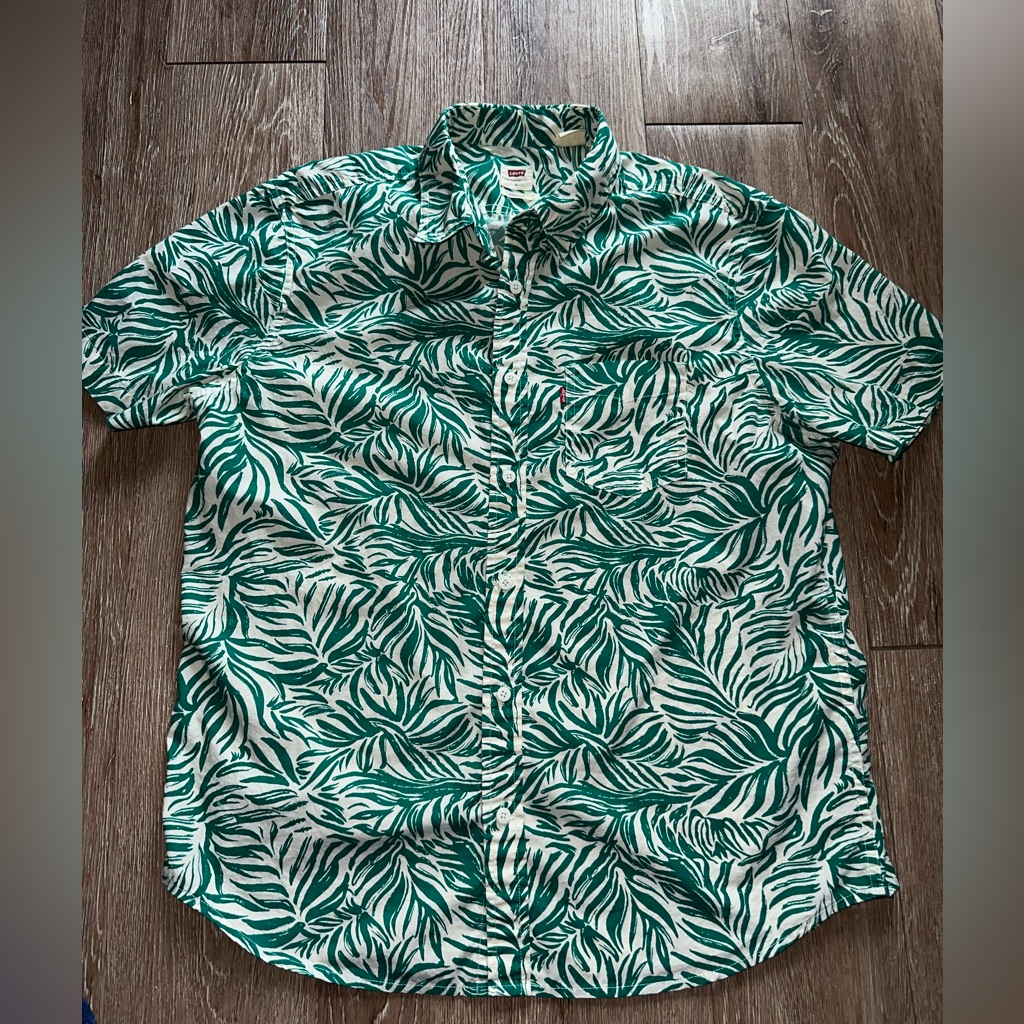 Levi’s Leaf Button Down